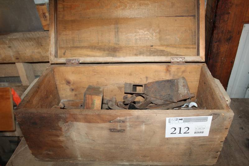 lot 212 image: Old Tool Box