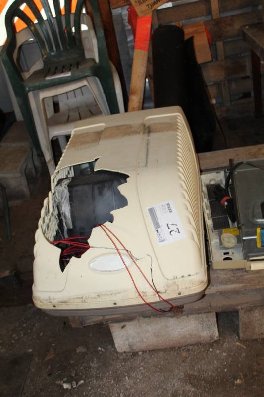 lot 27 image: Carrier RV Roof-Top AC Unit