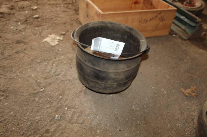 lot 189 image: Cast Iron Cauldron