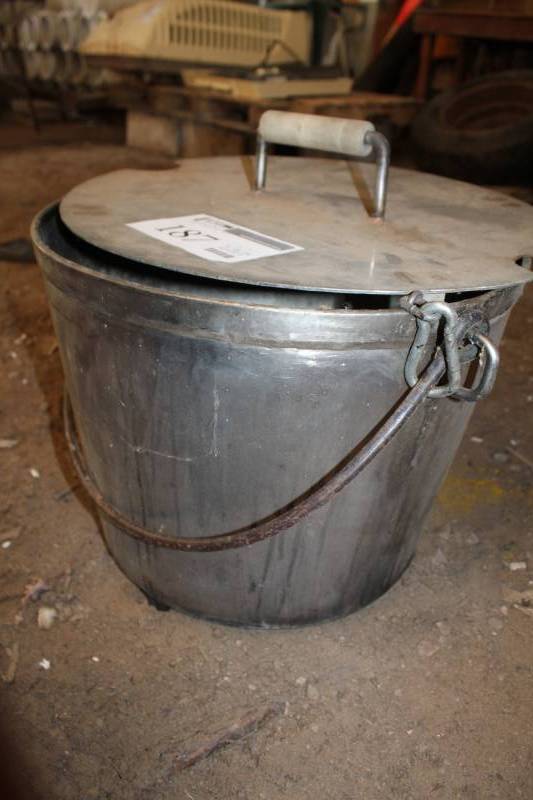 lot 187 image: Stainless Steel Syrup Pot w Lid