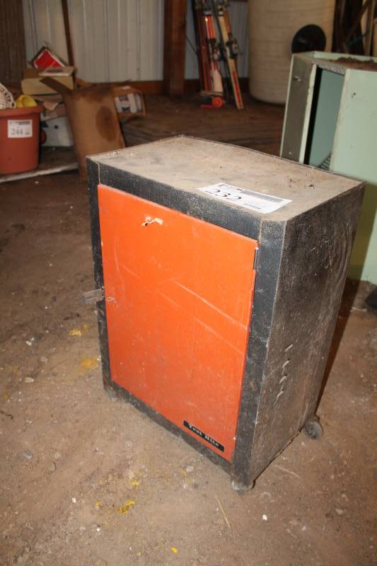 lot 232 image: Metal Utility Cabinet