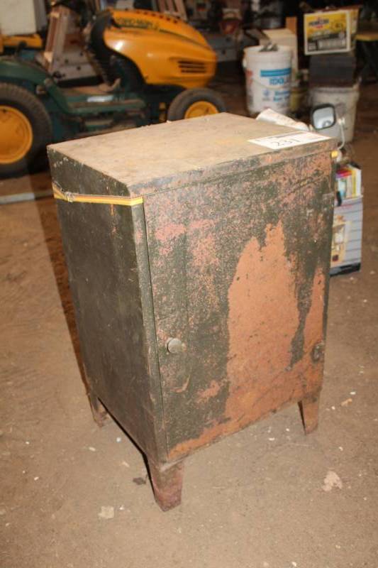 lot 231 image: Metal Utility Cabinet