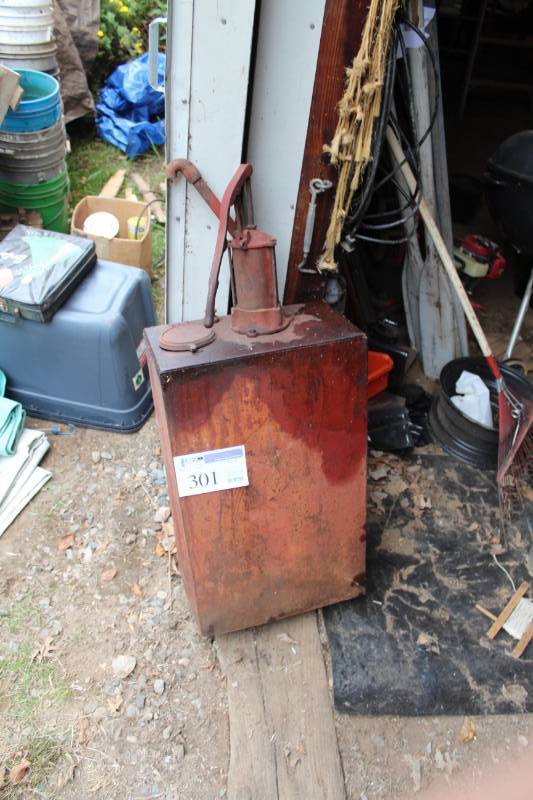 lot 301 image: Tank, Pump