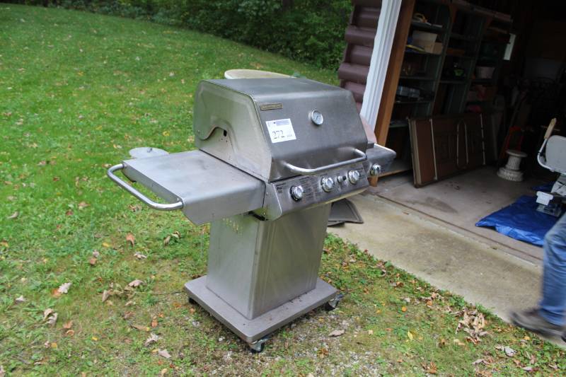lot 272 image: Brinkman Stainless Steel Rolling Gas Grill