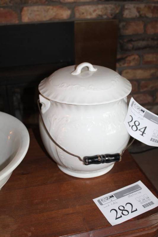 lot 284 image: Milk Glass Chamber Pot
