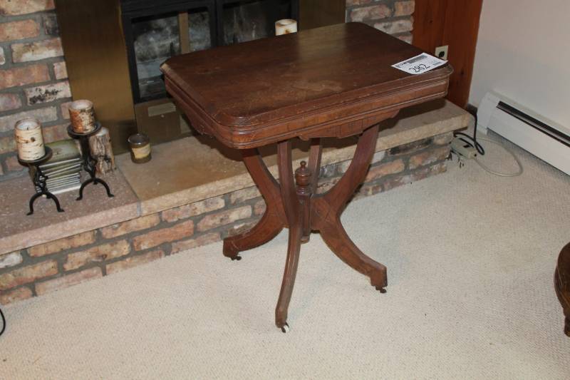 lot 282 image: Wood Table