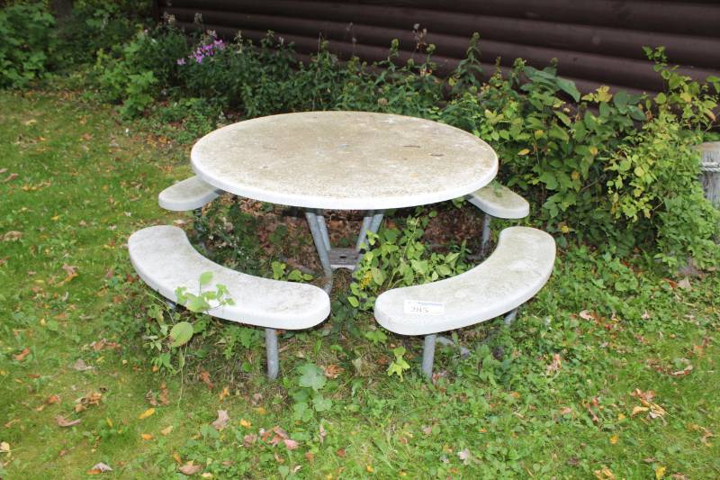 lot 285 image: Round Picnic Table