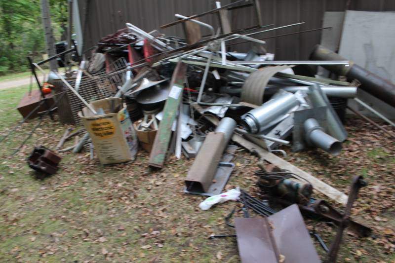 lot 415 image: Scrap Metal