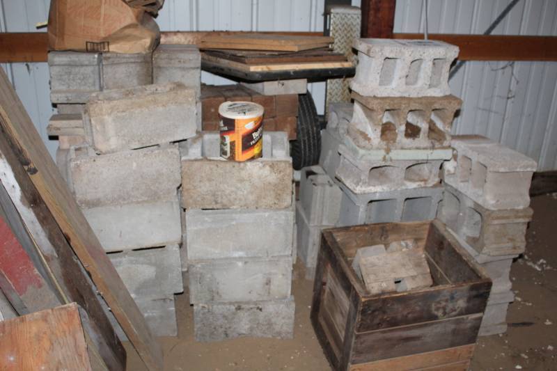 lot 390 image: Lot of (Approximately 30) Cinder Blocks