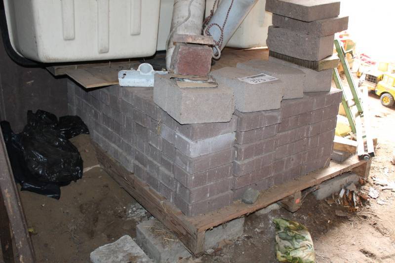lot 373 image: Bricks, Brick Pavers