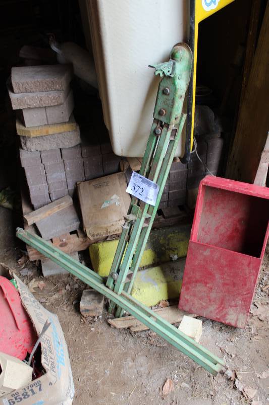 lot 372 image: Trailer Tongue Assembly