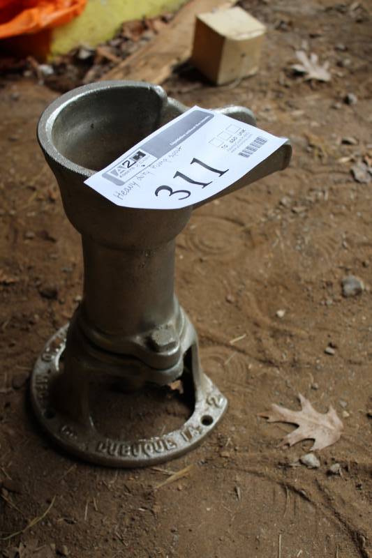 lot 311 image: Heavy Duty Water Pump Spout