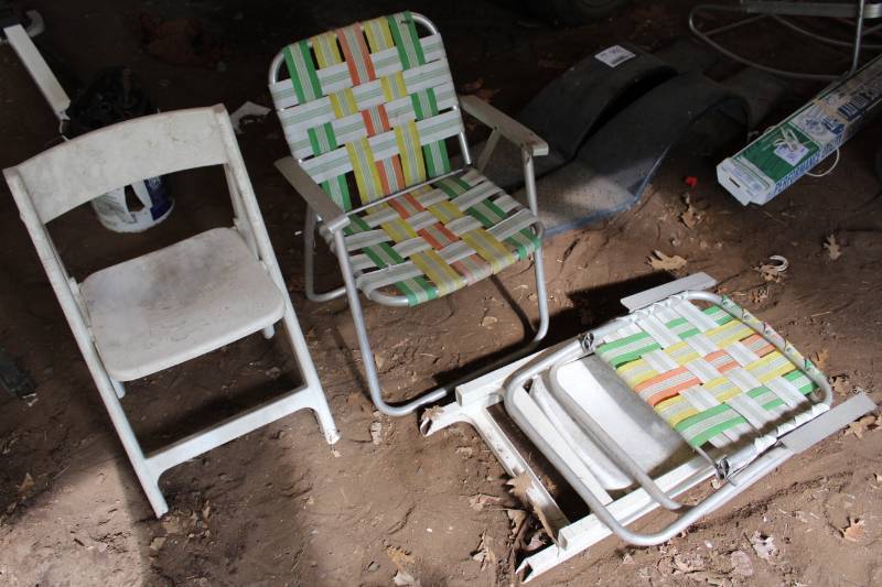 lot 348 image: Lot of (4) Chairs - Plastic Folding Chairs, Lawn Chairs