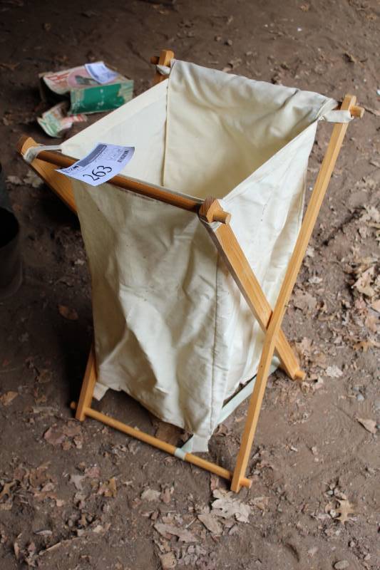 lot 263 image: Clothes Hamper