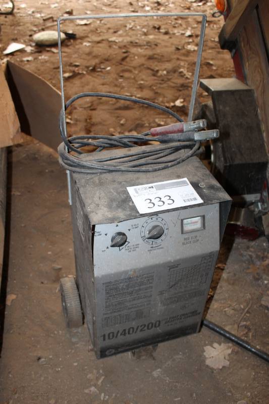 lot 333 image: Schumacher 1040200A Fast Charger Starter Charger