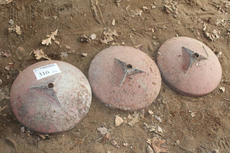 lot 316 image: Lot of (3) Boat Dock Feet