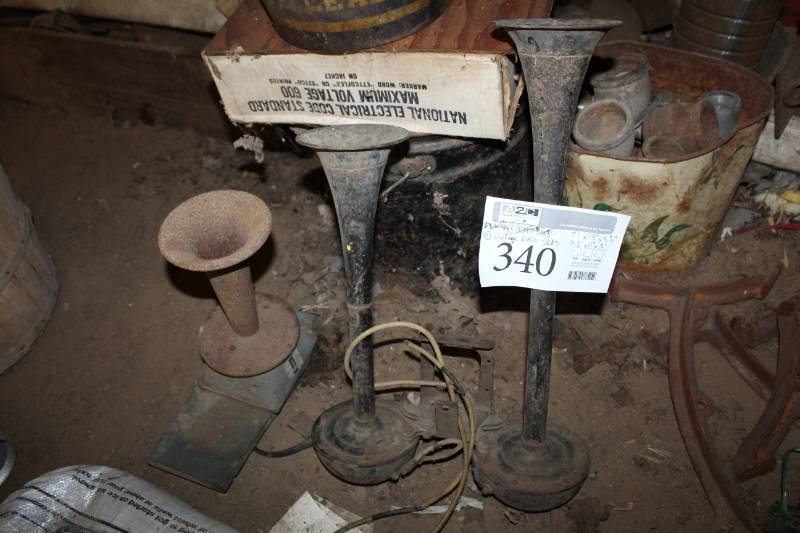 lot 340 image: Lot of (2) Vintage Horn Sets