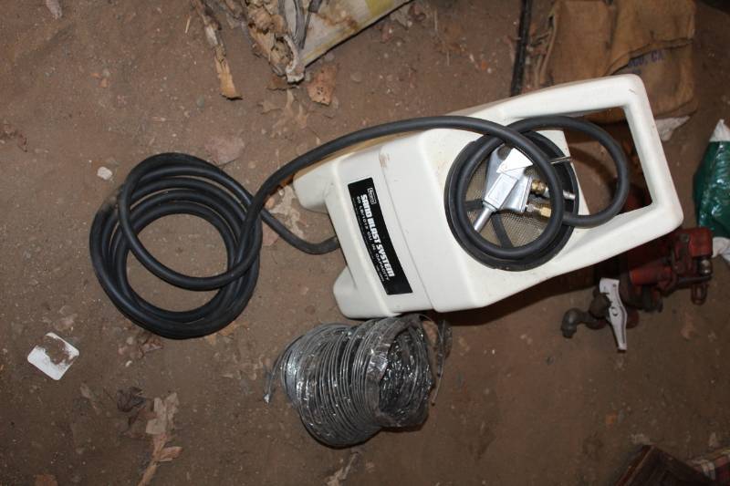 lot 407 image: Sears Sand Blast System w 60lb. Capacity Hopper