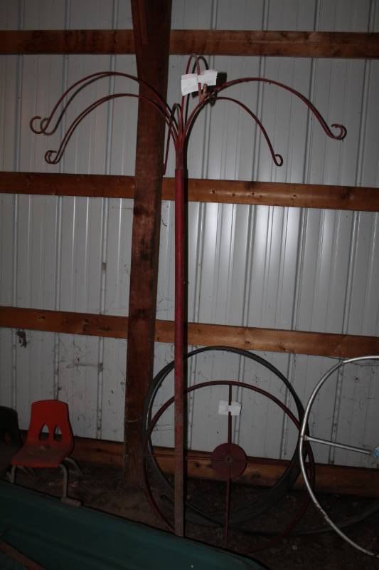 lot 399 image: Metal Planter Tree