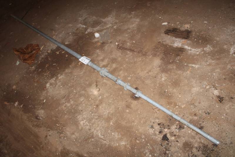 lot 413 image: Telescopic Pole