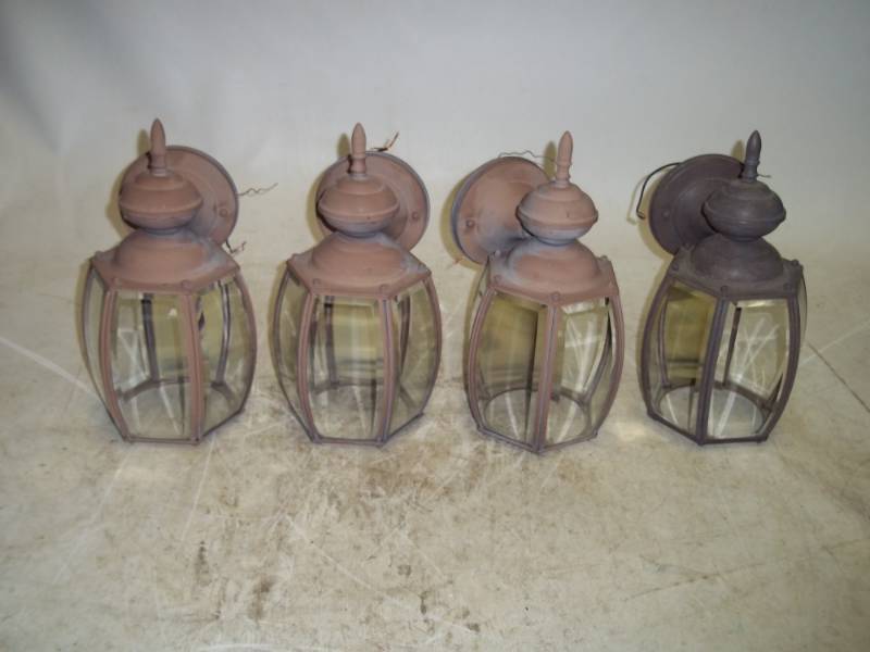 4 Outdoor Lights