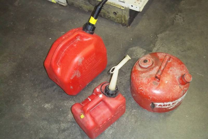 3 Gas Cans