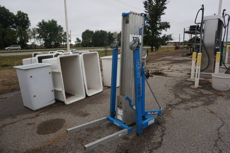 lot 18 image: Genie Model SLA 25 Super Lift