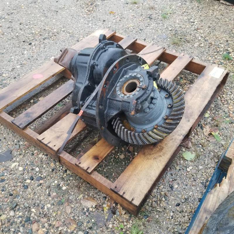 lot 25 image: Lot of - 3 Truck Differentials