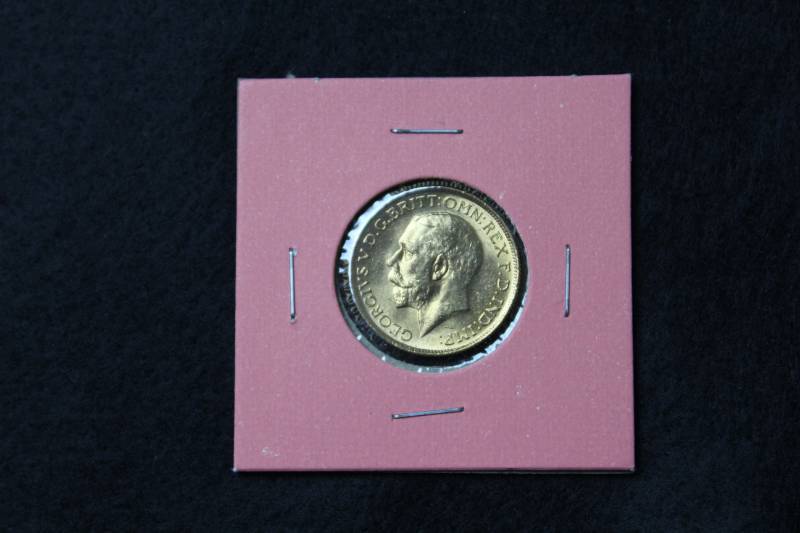 lot 9 image: 1915 INDIA GOLD SOVEREIGN GEORGE V