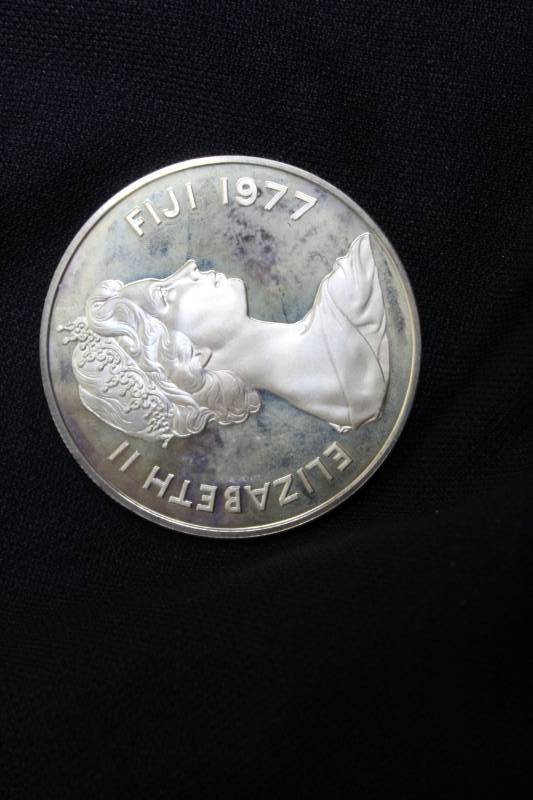 lot 69 image: 1977 10 Dollars - Elizabeth II Silver Jubilee of Accession