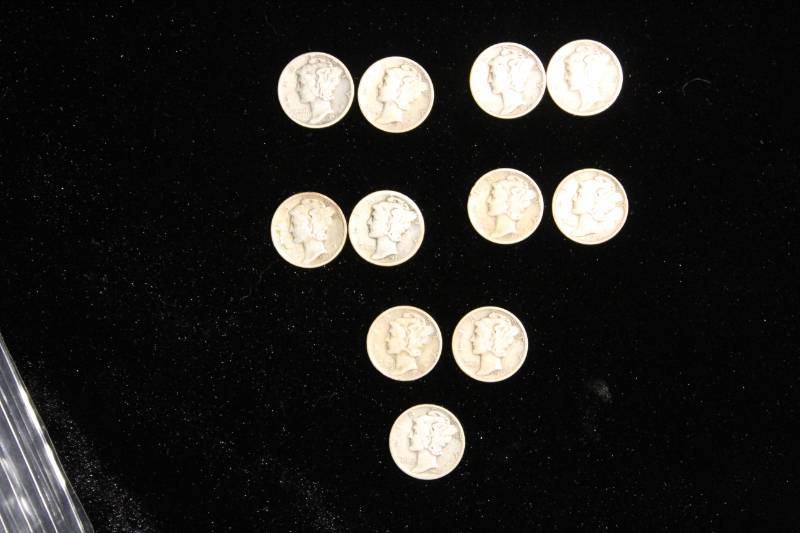 lot 122 image: Lot of (10) 1935 - 1945 S Mercury Dimes