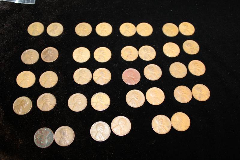 lot 158 image: Lot of (35) 1930 -  1940  era  S  Mint Nark Lincoln Wheat Pennies
