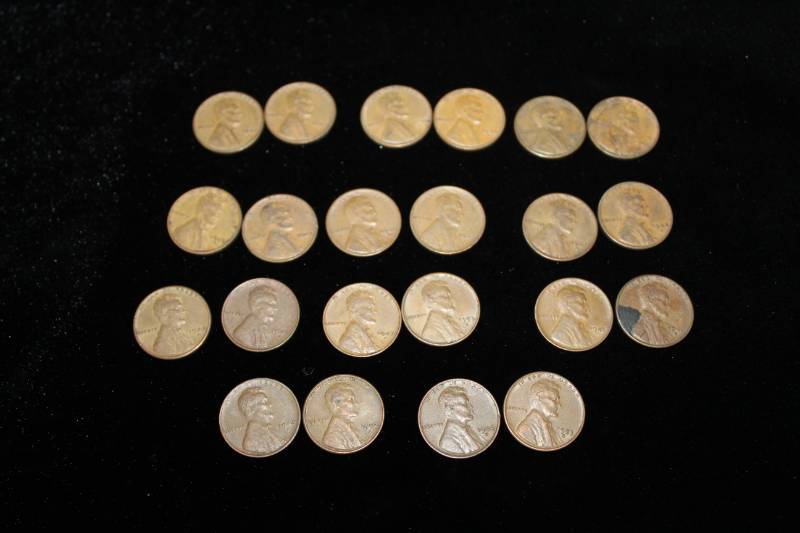 lot 157 image: Lot of (21) 1940 era S  Mint Nark Lincoln Wheat Pennies
