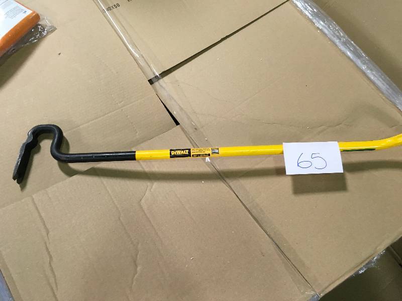 lot 65 image: Dewalt  Multi-Functional Utility Bar in good conditions