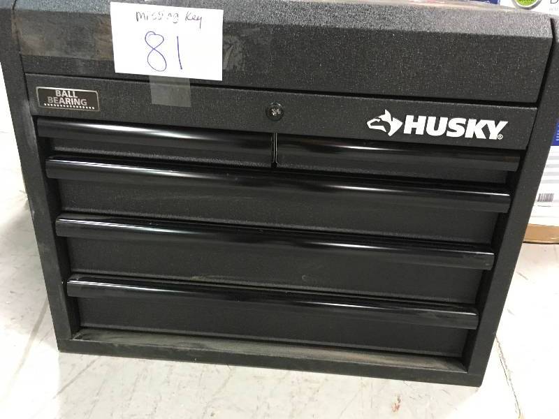 lot 81 image: 26 in. 5-Drawer Top Chest in Textured Black  MISSING KEY