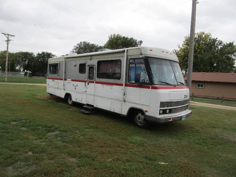 lot 2 image: 1988 Itasca 32 Motorhome