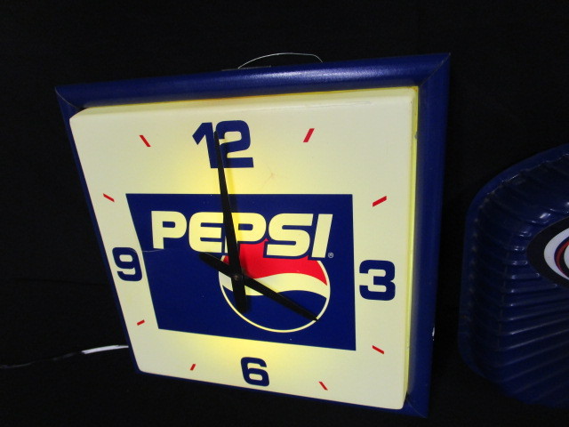 lot 20 image: Pepsi & Bud Light Lighted Clocks