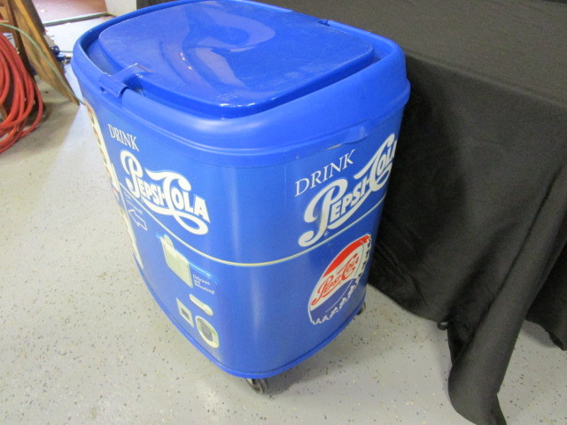 lot 27 image: Pepsi Ice Cooler