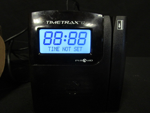 lot 36 image: Time Clock w25 cards