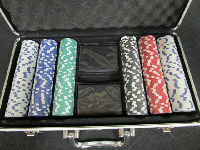lot 78 image: Poker Set & Alum Coin Trays