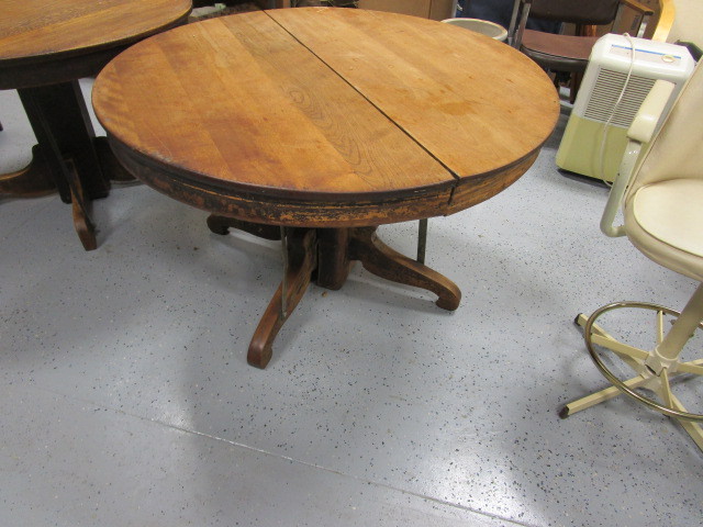 lot 81 image: (3) Vintage Oak Tables