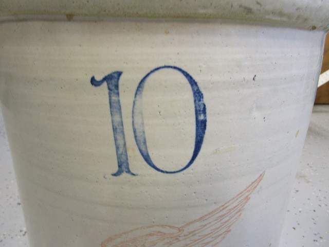 lot 95 image: Redwing Crock