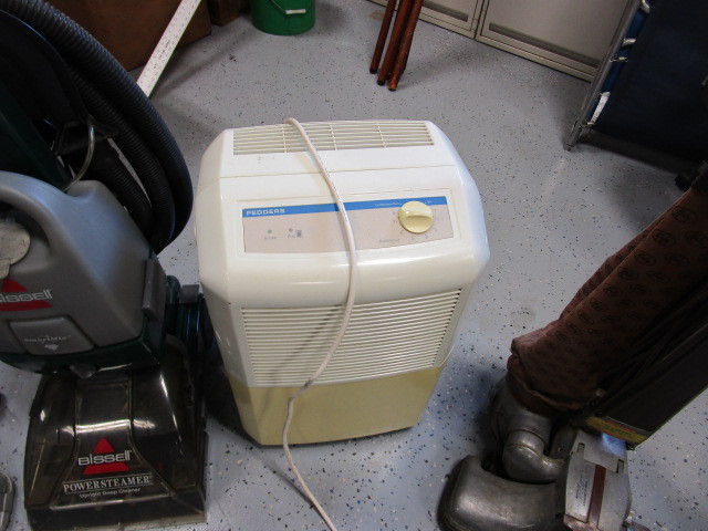 lot 96 image: Dehumidifier CarpetHardwood Cleaners, Vacuum