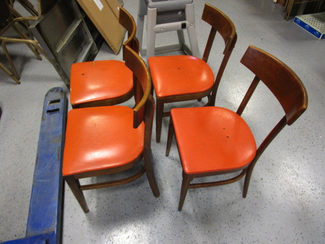 lot 102 image: 4 Chairs & High Chair