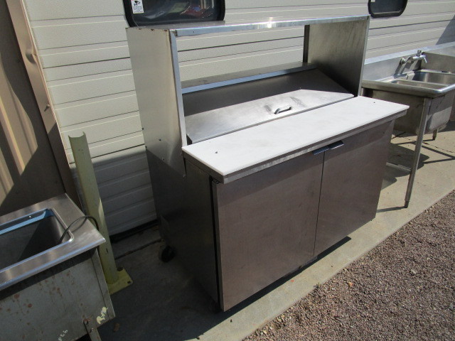 lot 7 image: Food Prep Cooler