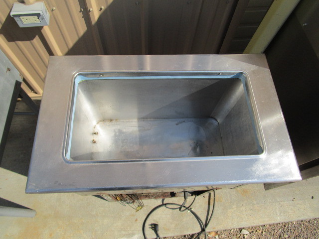 lot 8 image: Stainless Steel Tub Cooler