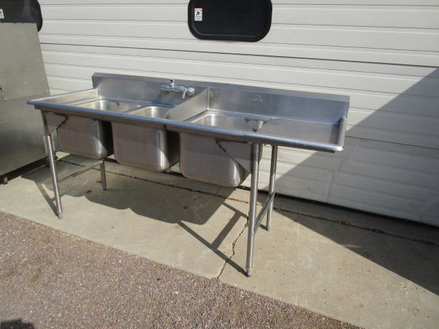 lot 10 image: Stainless Steel 3 Tub Sink