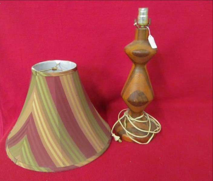 lot 14 image: lamp