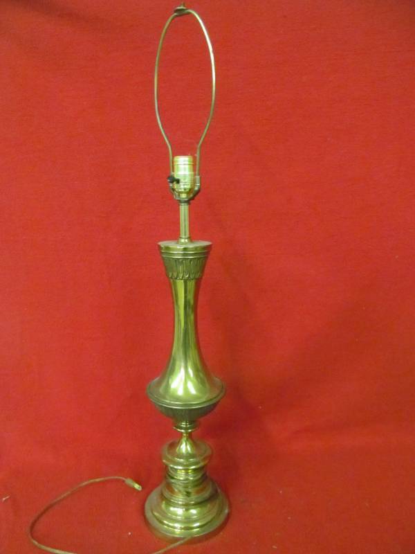 lot 16 image: lamp