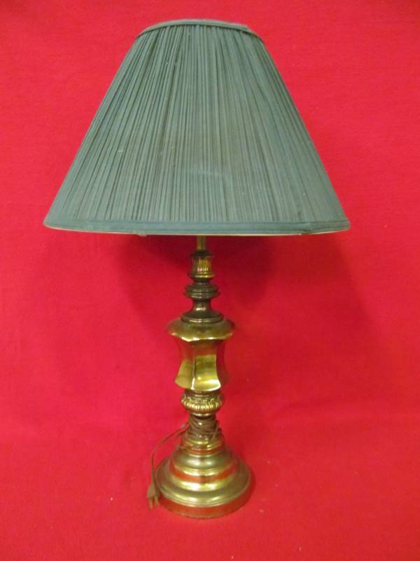 lot 18 image: lamp